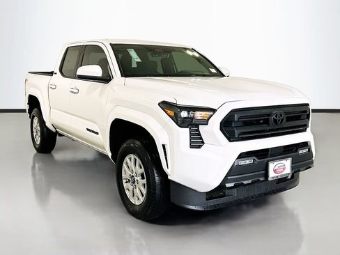 New 2026 Toyota Tacoma SR5 AWD/4WD image 3