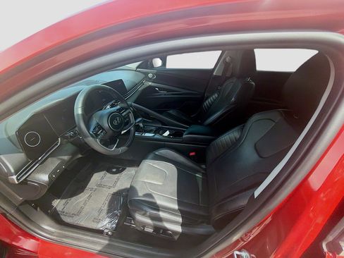 Used 2022 Hyundai Elantra Limited FWD image 16