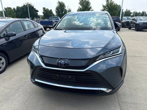Used 2021 Toyota Venza XLE w/ Softex Package AWD/4WD image 3