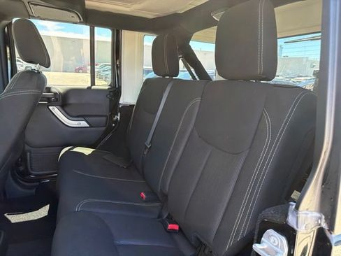 Used 2015 Jeep Wrangler Unlimited Sahara w/ Connectivity Group AWD/4WD image 20