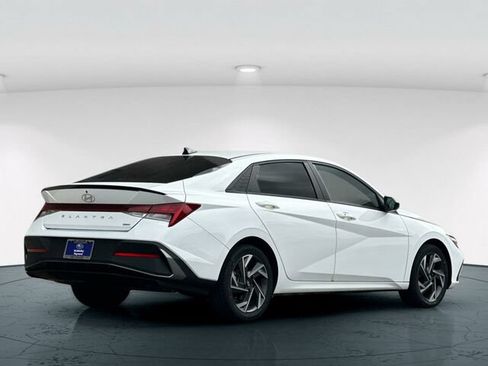 Used 2025 Hyundai Elantra SEL FWD image 6