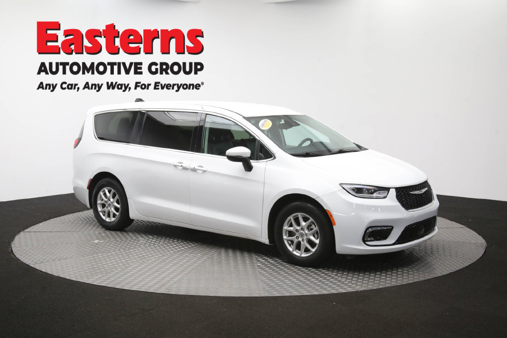 Used 2023 Chrysler Pacifica Touring-L FWD image 52