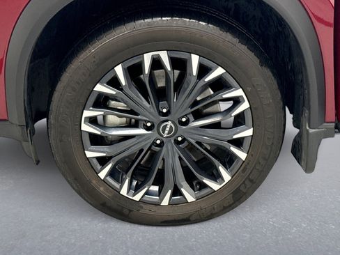 Used 2025 Nissan Rogue SL w/ Tech Package image 23