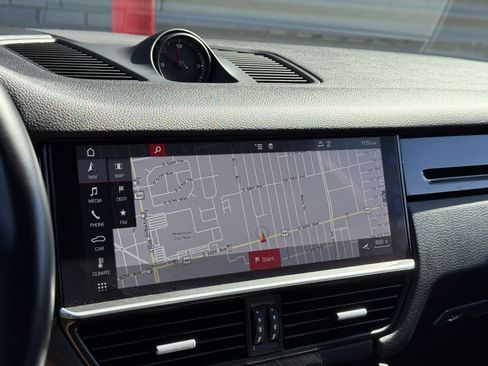 Used 2019 Porsche Cayenne image 17