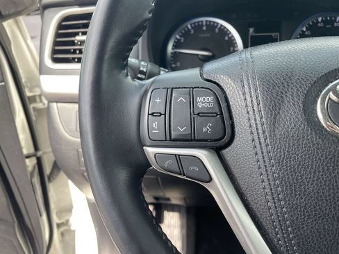 Used 2017 Toyota Highlander Limited AWD/4WD image 18