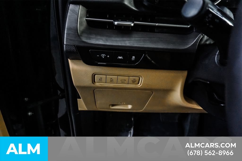 Used 2024 Kia Carnival EX FWD image 32