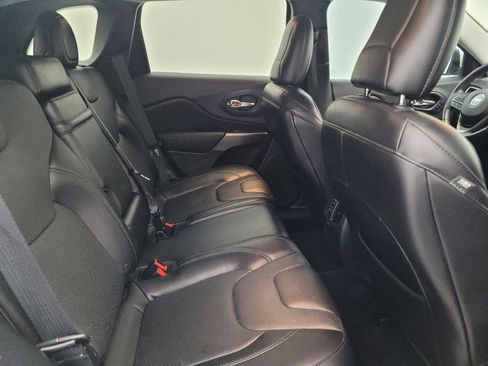 Used 2019 Jeep Cherokee Limited AWD/4WD image 19