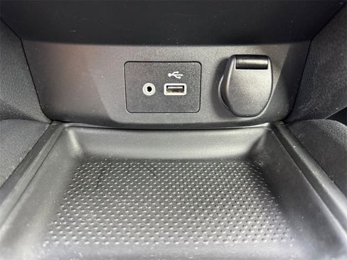 Used 2020 Nissan Rogue S image 28