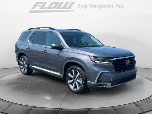 Certified 2025 Honda Pilot Touring image 1