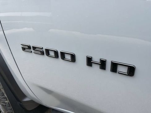 Used 2025 Chevrolet Silverado 2500 ZR2 w/ Technology Package AWD/4WD image 4
