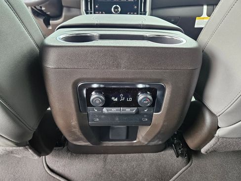 New 2026 GMC Yukon Elevation image 25