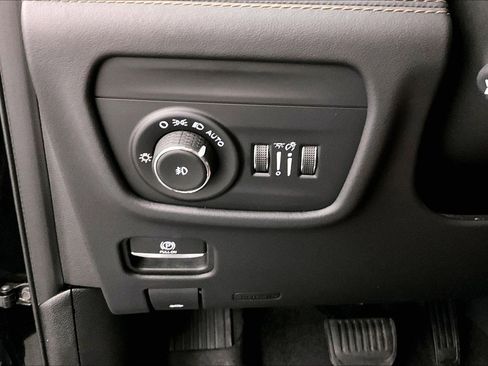 Used 2023 Jeep Grand Cherokee L Summit AWD/4WD image 40