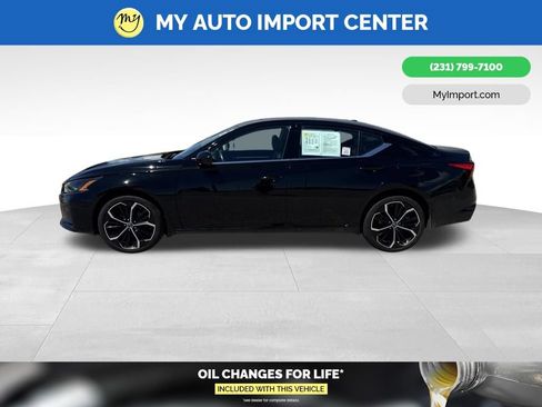 Used 2024 Nissan Altima 2.5 SR w/ SR Premium Package AWD/4WD image 4