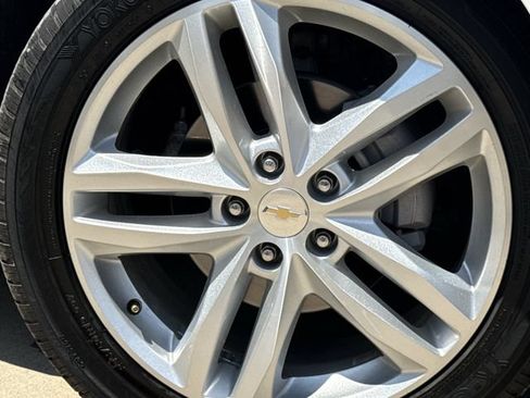 Used 2021 Chevrolet Equinox Premier FWD image 10
