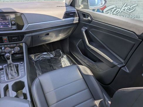 Certified 2024 Volkswagen Jetta SE w/ Panoramic Sunroof Package FWD image 16