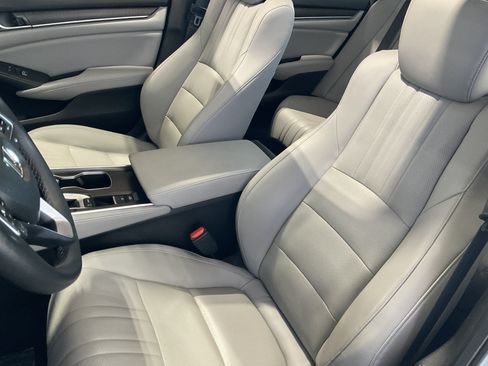 Used 2018 Honda Accord Touring image 30