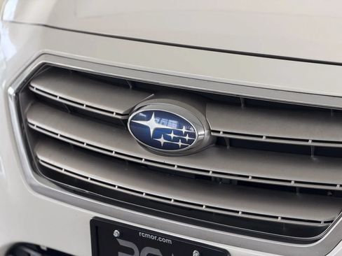 Used 2017 Subaru Legacy 2.5i Premium w/ Moonroof Package AWD/4WD image 9