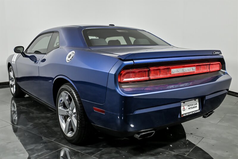 Used 2010 Dodge Challenger R/T w/ Sound Group RWD image 7