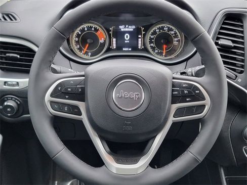 Certified 2022 Jeep Cherokee Latitude w/ Sun & Sound Group image 32