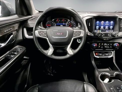 Used 2024 GMC Terrain SLT AWD/4WD image 9