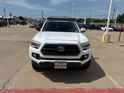 Used 2016 Toyota Tacoma SR5 w/ Towing Package RWD image 2