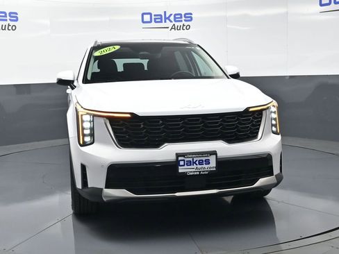 Used 2024 Kia Sorento S w/ Panoramic Sunroof Package image 3