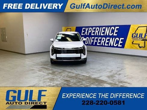 Used 2026 Kia Sportage EX FWD image 3