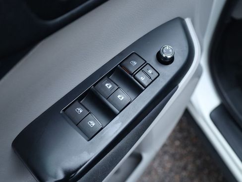 Used 2019 Toyota Highlander LE image 23