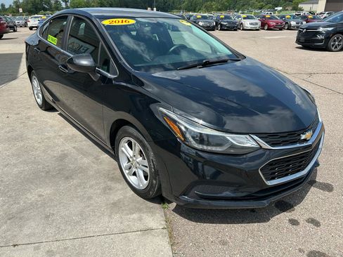 Used 2016 Chevrolet Cruze LT w/ Convenience Package FWD image 3