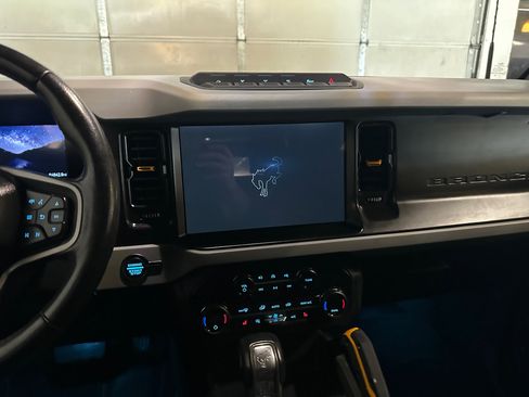 Used 2021 Ford Bronco Badlands image 13