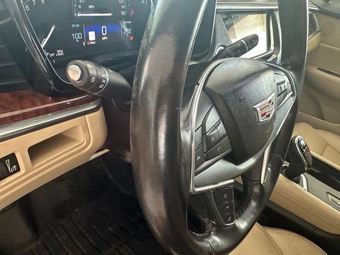 Used 2018 Cadillac XT5 Luxury w/ Driver Awareness Package FWD image 18