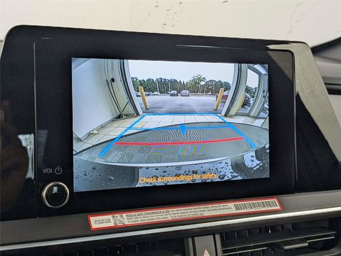 Used 2025 Toyota Prius Plug-In Hybrid FWD image 19