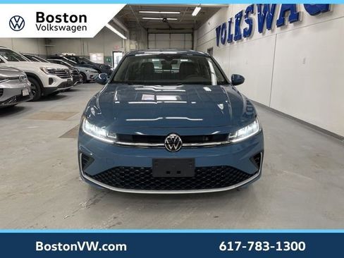 Used 2025 Volkswagen Jetta SE w/ Black Wheel Package image 6