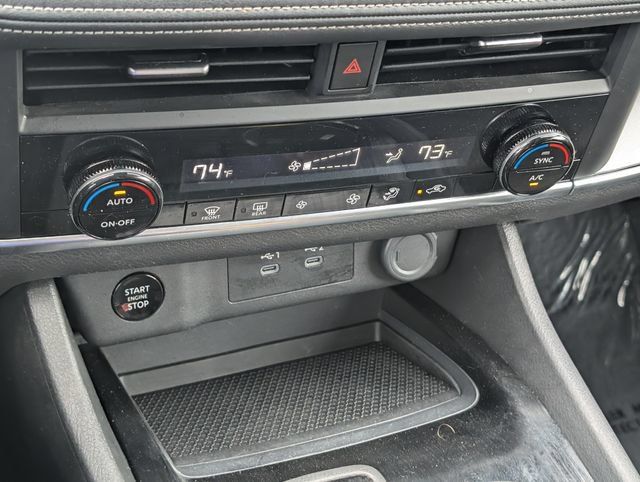 Used 2025 Nissan Rogue SV AWD/4WD image 19
