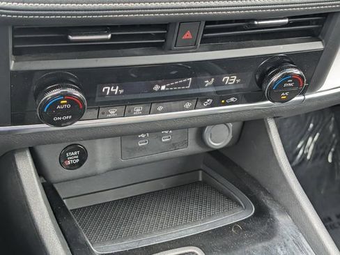 Used 2025 Nissan Rogue SV AWD/4WD image 19