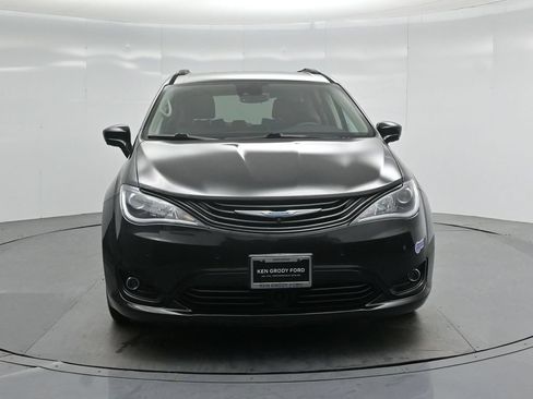 Used 2018 Chrysler Pacifica Limited w/ Advanced Safetytec Group FWD image 24