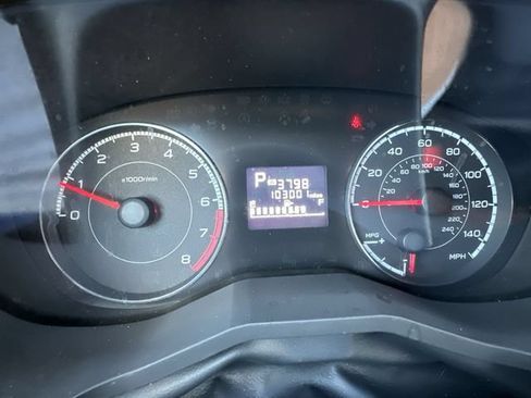 Used 2018 Subaru Crosstrek 2.0i Premium w/ Moonroof Package AWD/4WD image 15