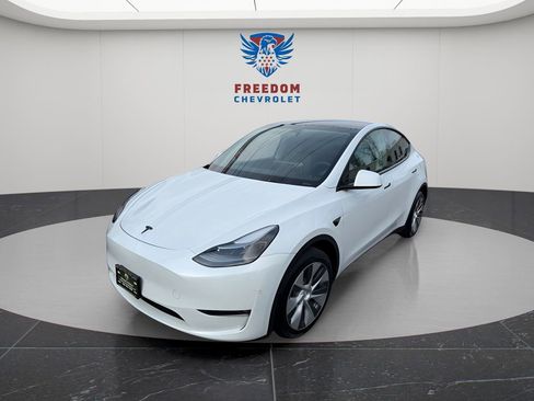Used 2023 Tesla Model Y Long Range image 1