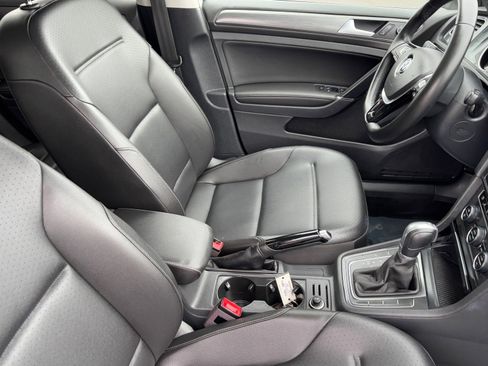 Used 2019 Volkswagen Golf S image 12