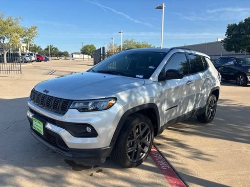 Used 2026 Jeep Compass Latitude AWD/4WD image 1