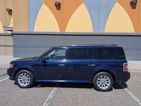 Used 2011 Ford Flex SEL w/ Rapid Spec Order Code image 2