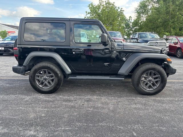 Used 2025 Jeep Wrangler Sport AWD/4WD image 7