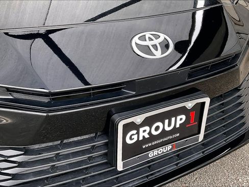 Used 2025 Toyota Camry SE image 27