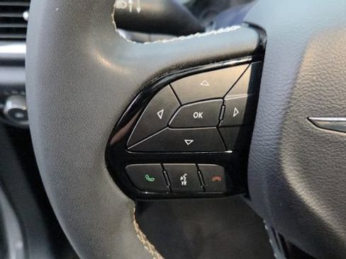 Used 2023 Chrysler Pacifica Limited w/ Uconnect Theater Family Group AWD/4WD image 17
