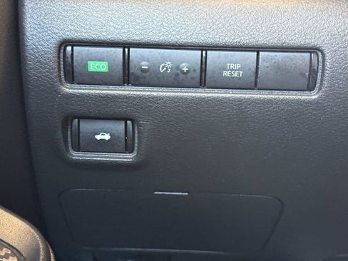 Used 2024 Nissan Sentra SV FWD image 29