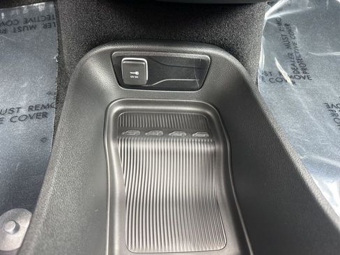 New 2026 Chrysler Pacifica Select FWD image 25