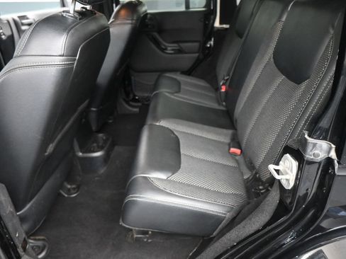 Used 2016 Jeep Wrangler Unlimited Sahara AWD/4WD image 15
