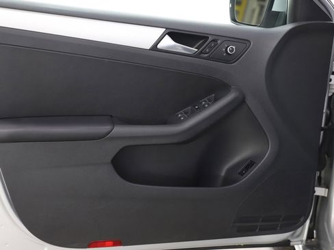 Used 2014 Volkswagen Jetta SE image 17