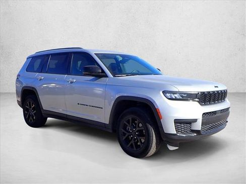 Used 2024 Jeep Grand Cherokee L Laredo image 4