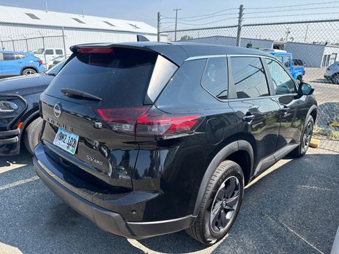 Used 2024 Nissan Rogue SV AWD/4WD image 6